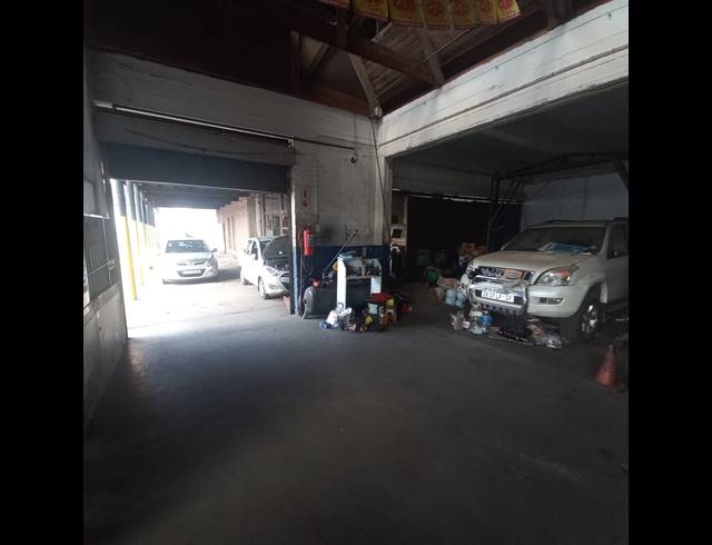 270M² WAREHOUSE TO LET IN CITY WEST